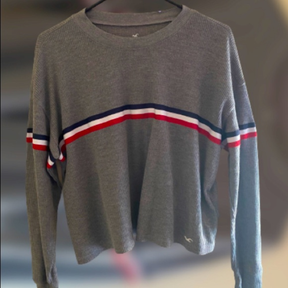 Hollister boyfriend tee.